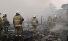 Lapak Rongsokan di Cengkareng Timur Terbakar, 50 Personel Damkar Diterjunkan