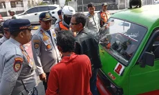 Pemilik Sempat Protes Usai Angkot Tuanya Terciduk di Jalan Juanda