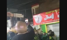 Massa Ojol Geruduk Debt Collector di Kopo  Bandung, Diduga Tarik Motor Sepihak