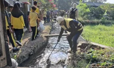 Warga Sukanagara Gotong Royong Normalisasi Sungai Pasenda hingga Cikalang