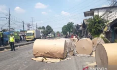 Kecelakaan Maut Truk Gulungan Kertas di Pasuruan, 4 Tewas dan 6 Orang Terluka