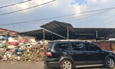 Hampir Setahun Tak Diangkut, Pedagang Keluhkan Sampah di Pasar Antri Cimahi