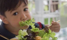 Susah Suruh Anak Makan Sayur? Ini 6 Trik Berbasis Sains yang Bisa Dicoba Orang Tua