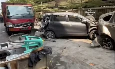 Kecelakaan Beruntun di Depan Terminal Leuwipanjang Bandung: Mobil dan Gerobak Hancur