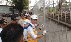 Kerap Terjadi Kecelakaan, Pemkot Akhirnya Pagari Area Perlintasan KRL