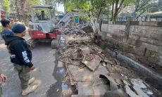 Pemprov Jabar Tertibkan Puluhan Bangunan Liar di Jalan Dr Rajiman Kota Bandung