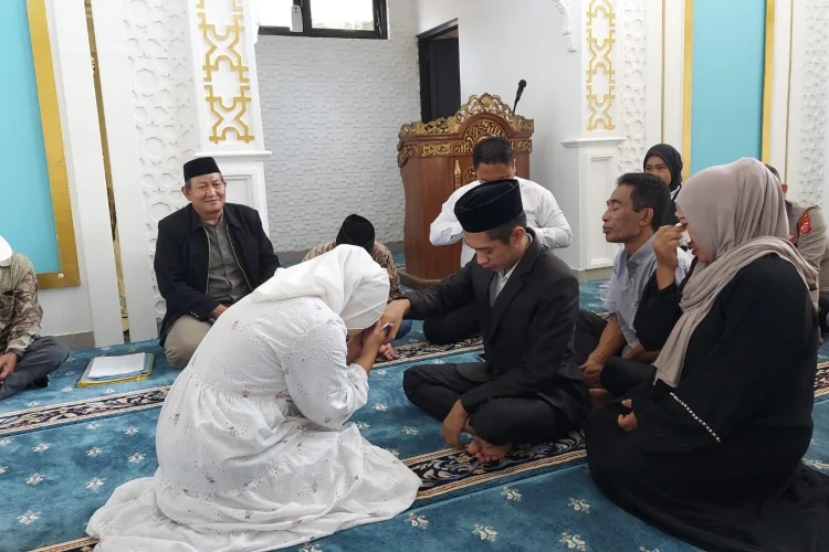 Tahanan Kasus Curat di Tasikmalaya Menikah di Masjid Polres, Akad Berlangsung Haru