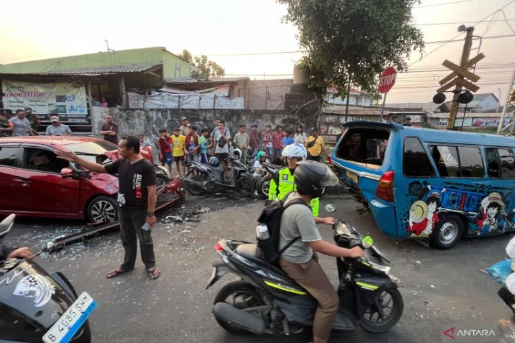 Polisi Selidiki Kecelakaan Beruntun 6 Kendaraan di Perlintasan Kebon Pedes Bogor
