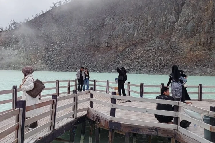 Libur Sekolah, 5.400 Wisatawan Serbu WIsata Kawah Putih Ciwidey dalam Sehari