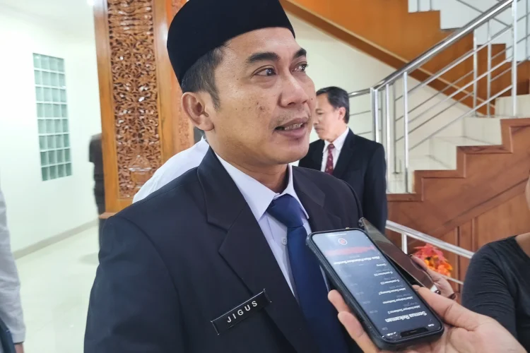 Wabup Cirebon Instruksikan Camat Petakan Sampah Liar, PJU hingga Rutilahu