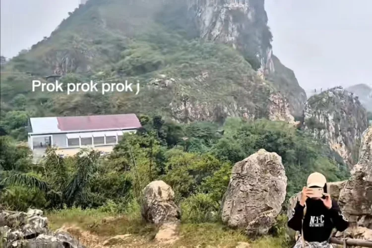 Viral Bangunan Kopdes Merah Putih Berdiri di Tengah Stone Garden KBB