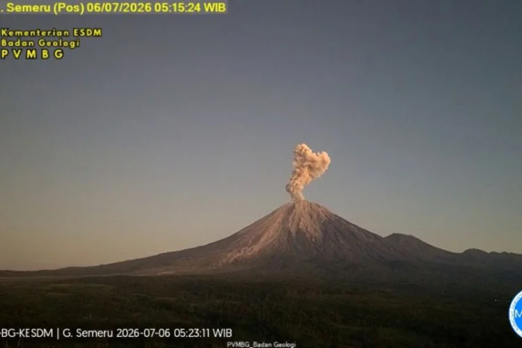 Gunung Semeru Erupsi, Warga Diminta Waspada Awan Panas dan Guguran Lava