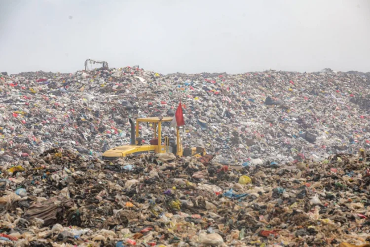 Ganti TPA ke Legoknangka, Biaya Angkut Sampah Cimahi Melonjak 60 Persen