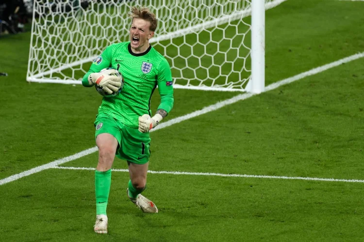 Jordan Pickford Berpeluang Pecahkan Rekor Kiper Legendaris Inggris Peter Shilton