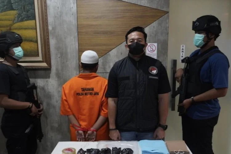 Dikemas dalam Pakan Burung, Polisi Tangkap Pengedar Sabu di Bekasi