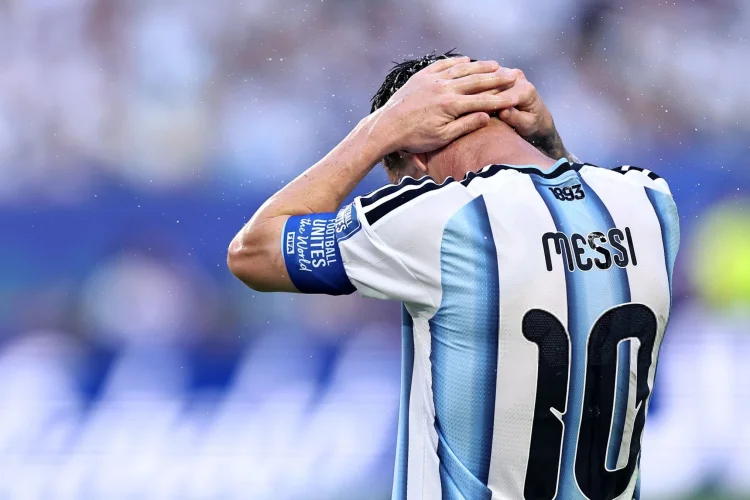 Wasit FIFA Bantah Pihaknya Anak Emaskan Messi dalam Kemenangan Argentina atas Mesir