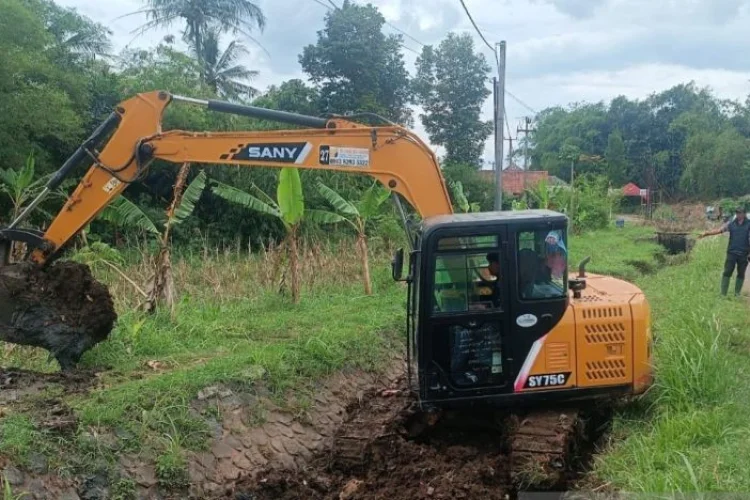 Antisipasi Kekeringan, Pemkab Cianjur Bantu Pompanisasi di 8 Kecamatan