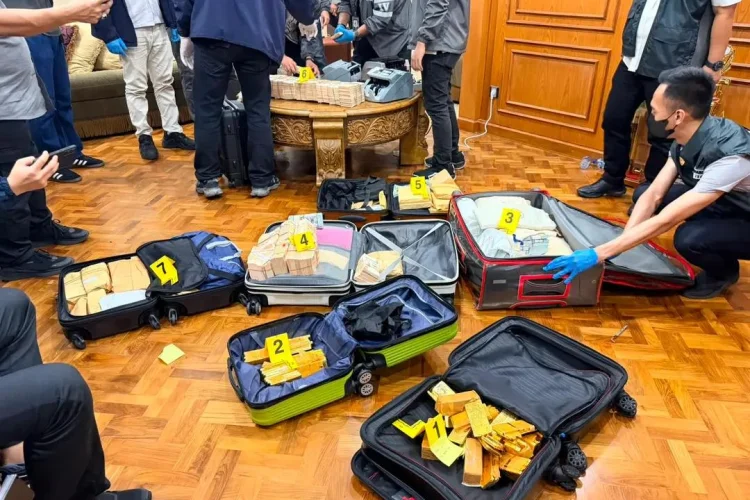 Gandeng FBI dan BI, Emas hingga Uang Dolar di Rumah Eks Jampidsus Disebut Asli
