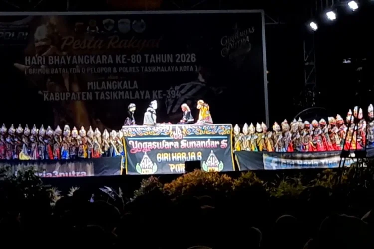 Ribuan Warga Padati Mako Brimob , Wayang Golek Jadi Perekat Polisi dan Warga