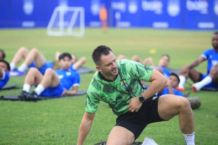 Foto: Persib Kembali Jalani Latihan Menghadapi Musim Kompetisi 2026/2027