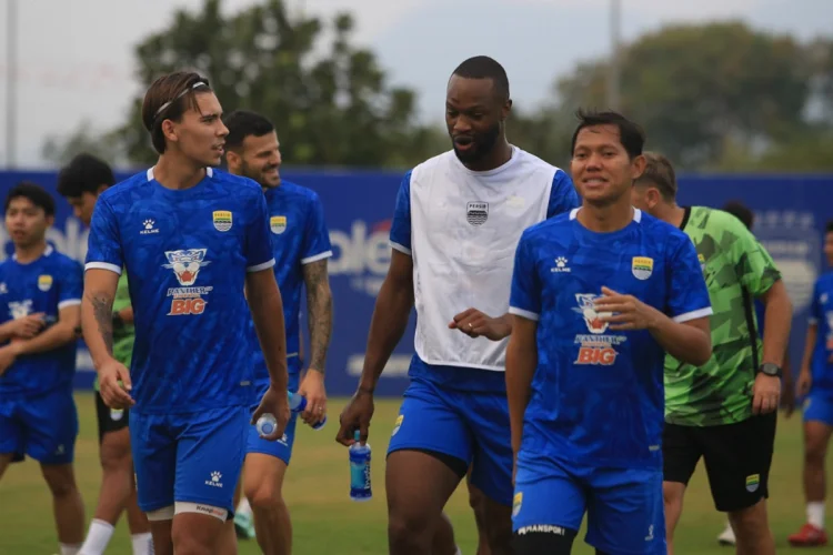Adam Alis Girang Persib Kembali Berlatih