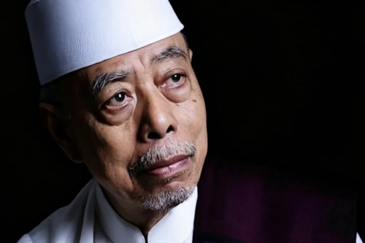 KH Hasanuddin Kriyani Resmi Dikukuhkan sebagai Sesepuh Pondok Buntet Pesantren