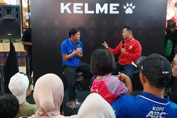 Adam Alis Mendadak Jadi Pusat Perhatian di PVJ Bandung