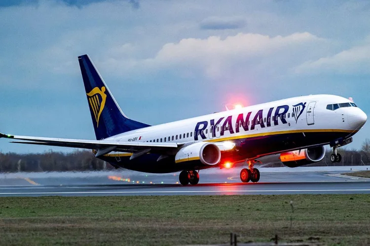 Penyebab Insiden Ryanair Dipicu Kerusakan Mesin, Serpihan Logam Hantam Badan Pesawat