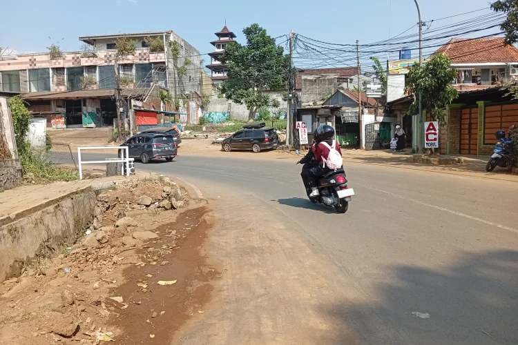 Banyak Ceceran Tanah Proyek Batutulis, Pemkot Diminta Koordinasi Dengan Kontraktor