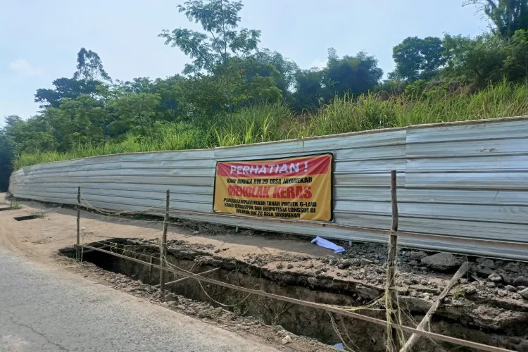 Warga Pasang Spanduk Penolakan Galian Tanah Tebar Resah
