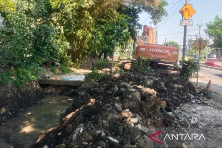 Memulihkan Aliran Sungai, Pemkab Bogor Normalisasi Kali Angke