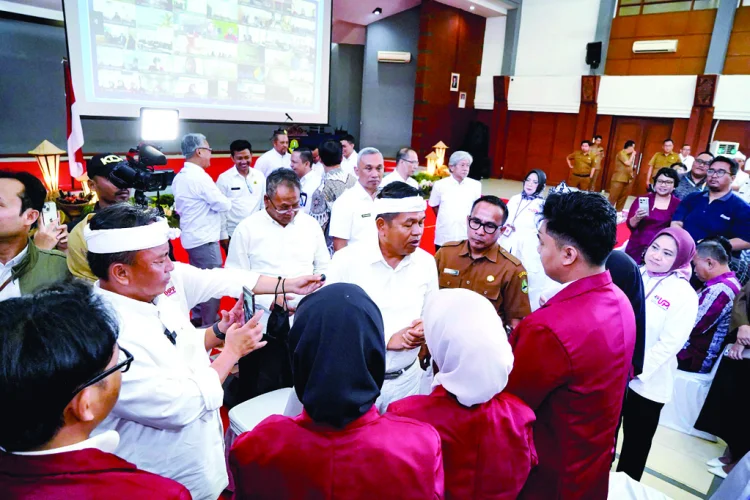 Dedi Lepas 1.147 Mahasiswa UPI: Gema Jabar Jejak Pengajar