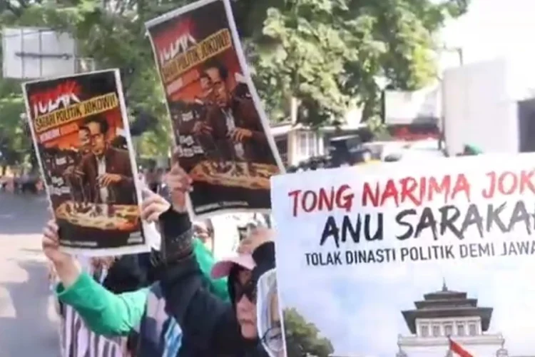 Massa Geruduk DPRD Jabar, Tolak Rencana Safari Politik Jokowi