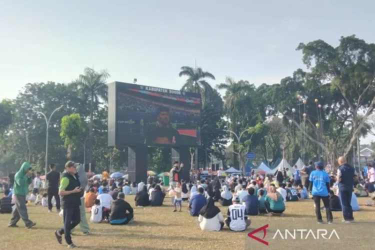 Bupati Bogor Izinkan PKL Berdagang malam di Alun-alun Tegar Beriman