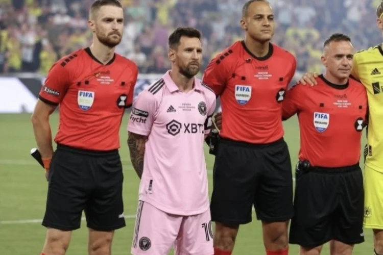 Profil Ismail Elfath, Wasit Argentina vs Inggris yang Disebut 'Jimat' Lionel Messi