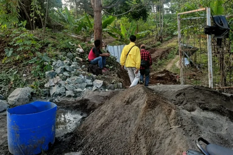 Proyek Area Parkir di Atas Tanah Wakaf TPU Graha Padalarang, Warga Protes