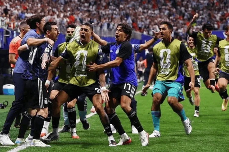 Tumbangkan Inggris 2-1 Secara Dramatis, Argentina Tantang Spanyol di Final