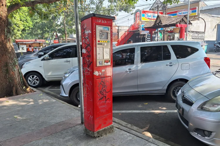 Senjakala Parkir Elektronik: Mesin Mati, QRIS Menanti