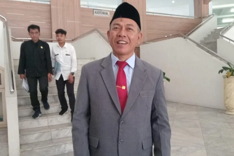 Menunggu Pintu Kerja di Tengah Gelombang Harapan