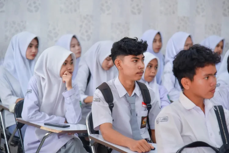 Nasib Pendidikan di Tengah Janji Gratis