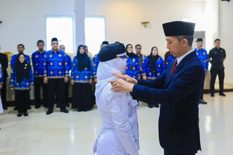 Lantik 15 Pejabat Pemkot, Dedie Titip Soal Aset dan MBG