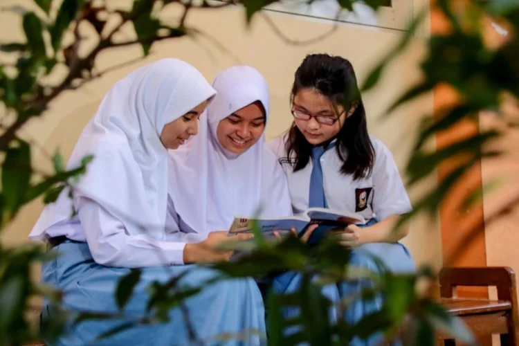 BOS Jadi Solusi SPP Bukan Opsi