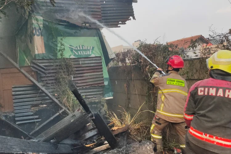 Imbas Sembarangan Bakar Sampah, Lahan 1.500 Meter Persegi di Cibeber Cimahi Terbakar