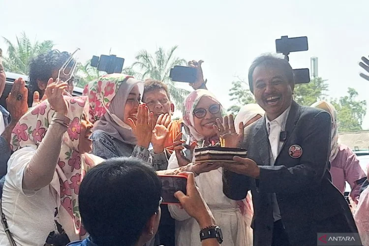 Roy Suryo Dapat Kejutan Ulang Tahun ke-58 Jelang Sidang Praperadilan