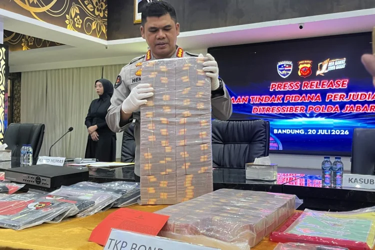 Polda Jabar Sita Uang Miliaran Rupiah dan Aset Mewah dari Judi Online DAZZLIVE