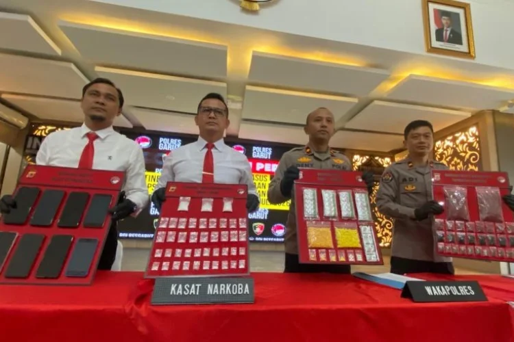 Berkedok Jual Tahu Bulat, Pengedar Tembakau Sintetis di Garut Diciduk Polisi