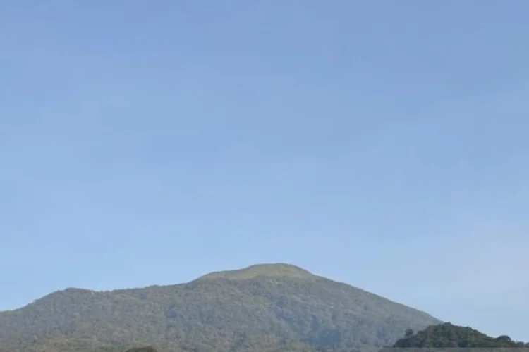 TNGC Larang Keras Aktivitas di Kawah Gunung Ciremai Demi Keselamatan