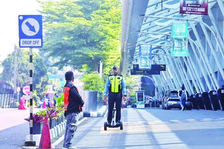 Akses Ojek Online Dibatasi: Bandara Buka Aturan Dijaga