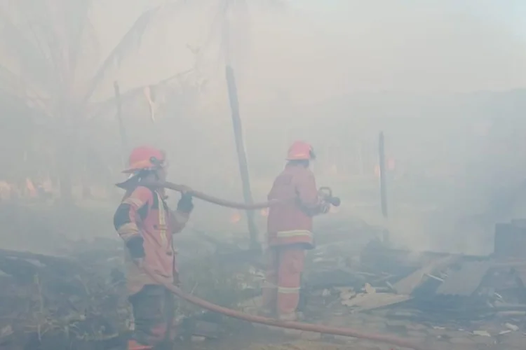 Korsleting Listrik, Ponpes Almamur Cianjur Terbakar