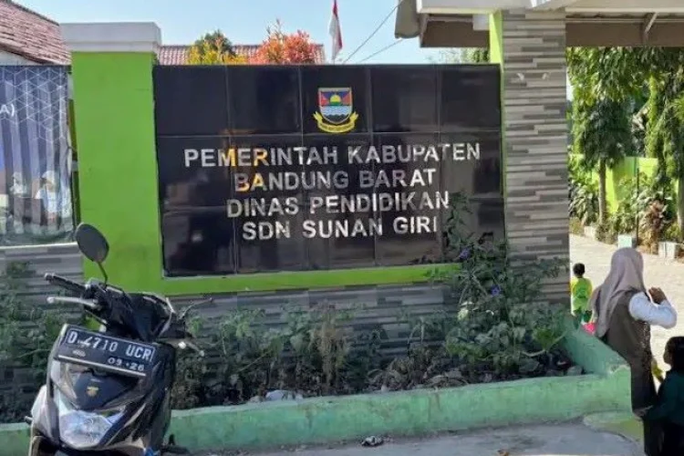 SD Negeri Sunan Giri Padalarnag Dibayangi Polusi Udara Pabrik Kapur